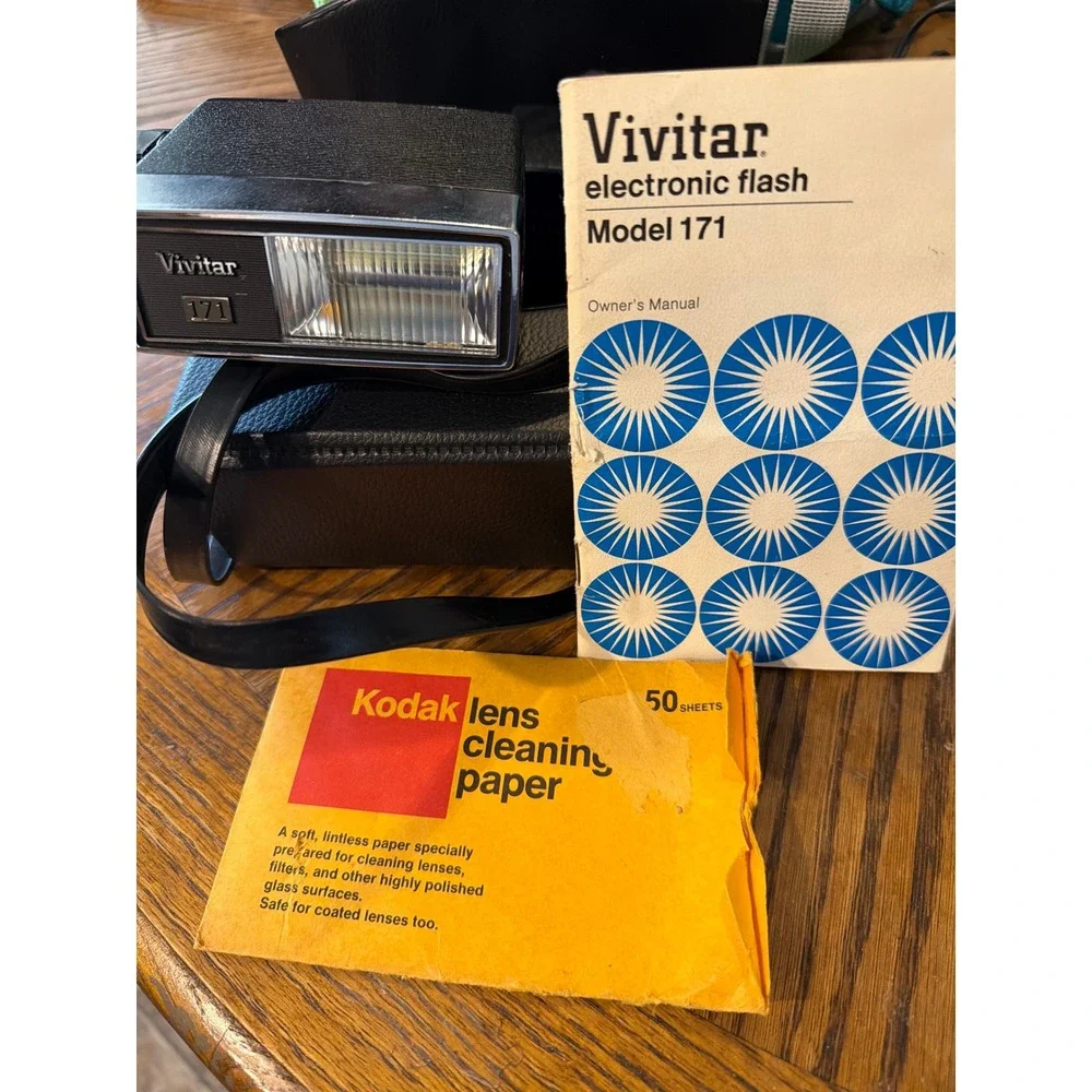 Vivitar 171 Electronic Flash Vintage Shoe Mount with Case Manual and Kodak Paper